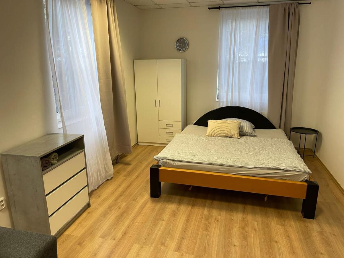 Space Close To Metro Palmovka Apartment Prag